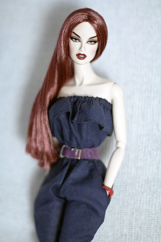 KESENIA - red & blue beauty staring at me on my sofa | by Intégrité
