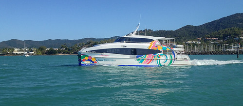 airliebeach australia queensland whitsundayislands cruiser daytrip ferry passenger goldenhour