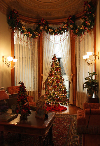Victorian Holiday Decor in Glenview at the Hudson River Mu… | Flickr