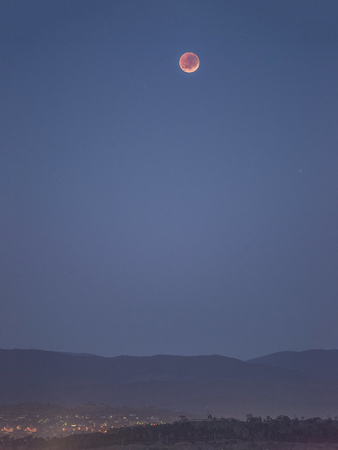 Total Lunar Eclipse over the Woden Valley - Red Hill - ACT - Australia - 20180728 @ 06:18