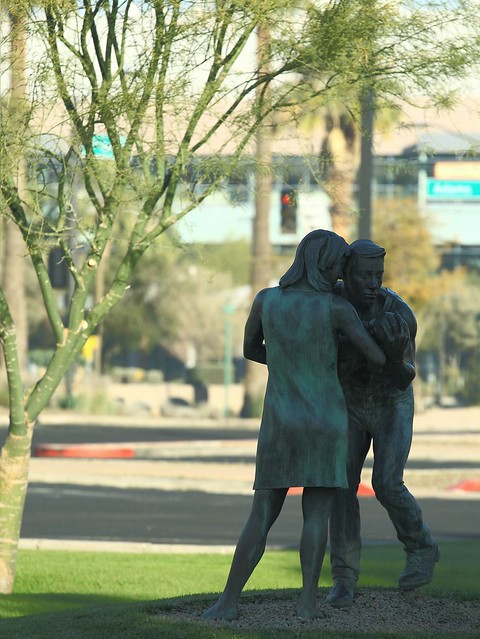 El Pasaje Memorial Sculpture