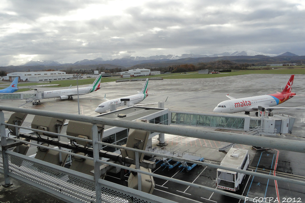 Aéroport Tarbes-Lourdes-Pyrénées | Air Italy: Boeing 737-8BK… | Flickr