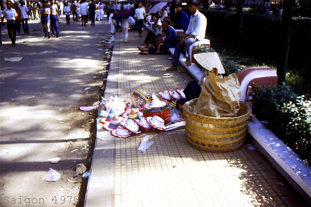 SAIGON 1970 (19) - Đường Trương Công Định giữa vườn Tao Đàn