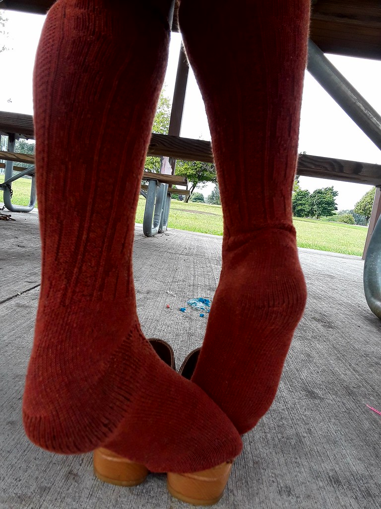 08/08/18 (06) | Cable Knee Socks-n-Clogs | Flickr