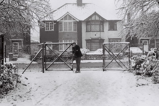 GATES OF OLDFIELD REC GREENFORD IN THE SNOW OF DEC 1981
