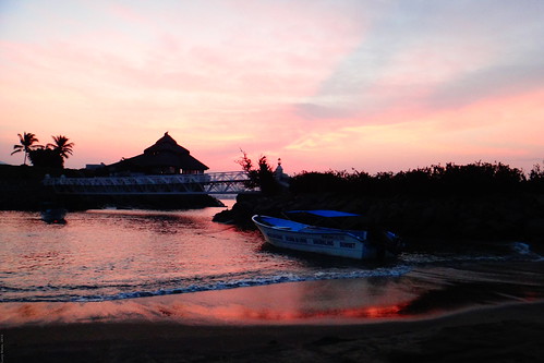 Amanecer en Playa Salahua - Manzanillo COL México 2012 6706 by Lucy Nieto,