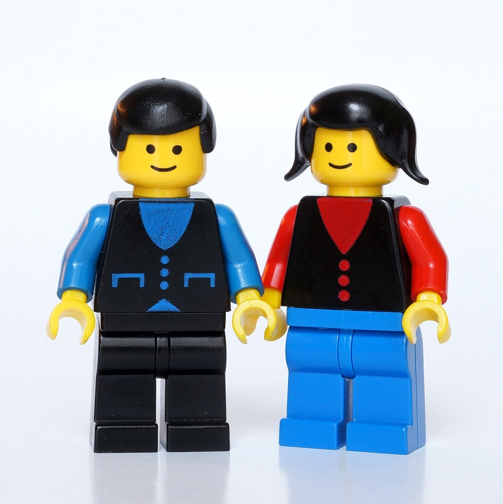 Old LEGO couple.