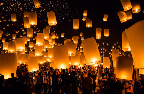 People releasing a Khom Loy (Hot Air Lantern) at the YeePeng Festival in Sansai Thailand 12 | by John Shedrick