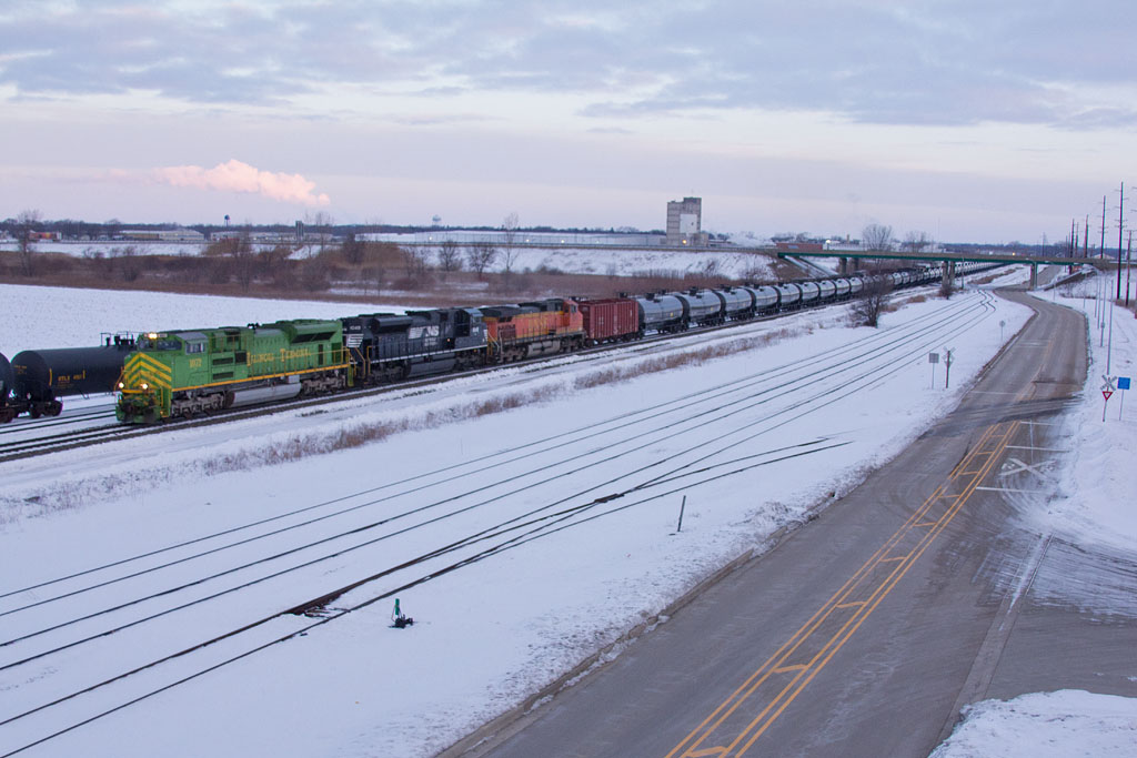 Just in Time | BNSF's U-TNDCXY0-19 with the Illinois Termina… | Flickr