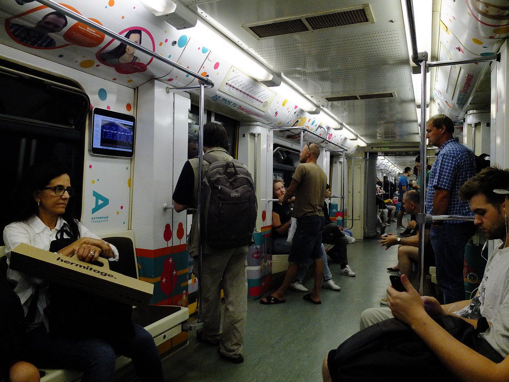 Почему в метро списался 1 рубль. Уровень радиации в Московском метрополитене:. Белый вагон который не появился в метро. Бытовуха поезд. Почему метро такое шумное.