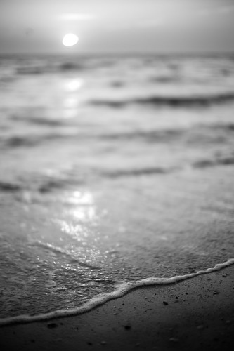 leica sunset sea beach 50mm horizon wave m thai noctilux monochrom asph foamy f095 27147