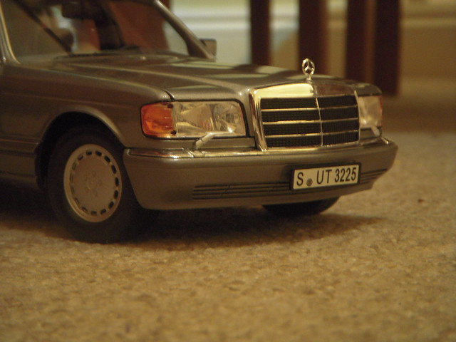1985 Mercedes-Benz 560SEL W126 1:18 By Norev