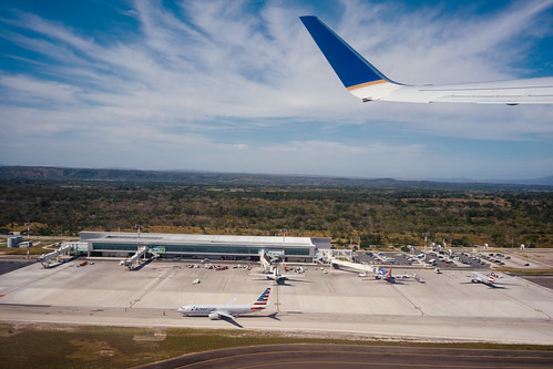 24x36 35mm a7 fe sony travel zeiss airplane airport air plane tourism united airlines costa rica liberia