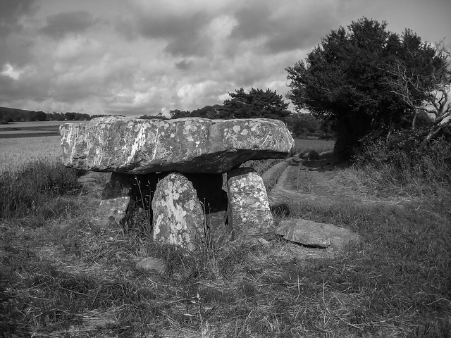 The dolmen of Ménez-Hom