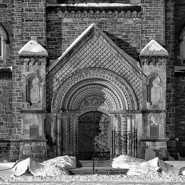 University College's Main Gate  (Toronto, Canada. Gustavo Thomas © 2013)