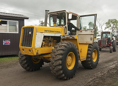 International 4100 tractor