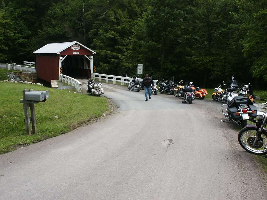 biker-run-to-new-baltimore-covered-bridge-new-baltimore-flickr