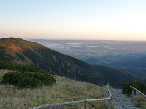 Zejście do Kotła Łomniczki spod Schroniska Dom Śląski po wschodzie słońca by Polek, sunrise landscape europa europe poland polska sudety karkonosze krajobraz lowersilesian sudetyzachod