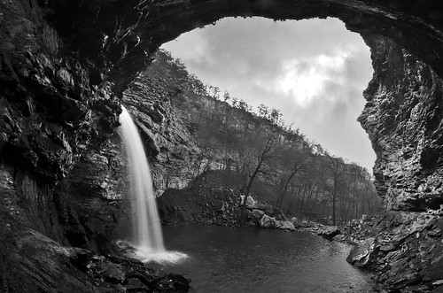 blackandwhite water waterfall wideangle arkansas petitjean cedarfalls petitjeanstatepark ouachitas jekaworldphotography bwjeffrosephotography freshwatertnc