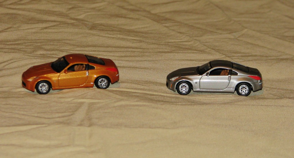 TWO 1/72 SCALE 2003 NISSAN 350 Z's
