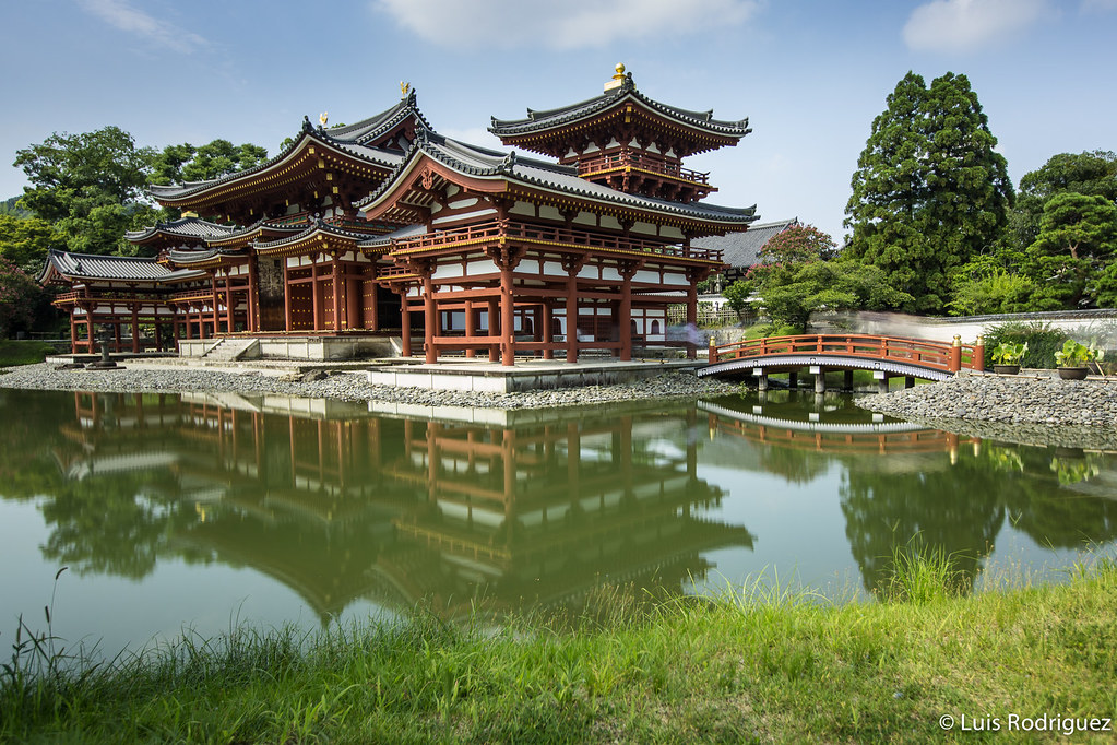 Salón del Fénix del templo Byodo-in en Uji, con su jardín del paraíso