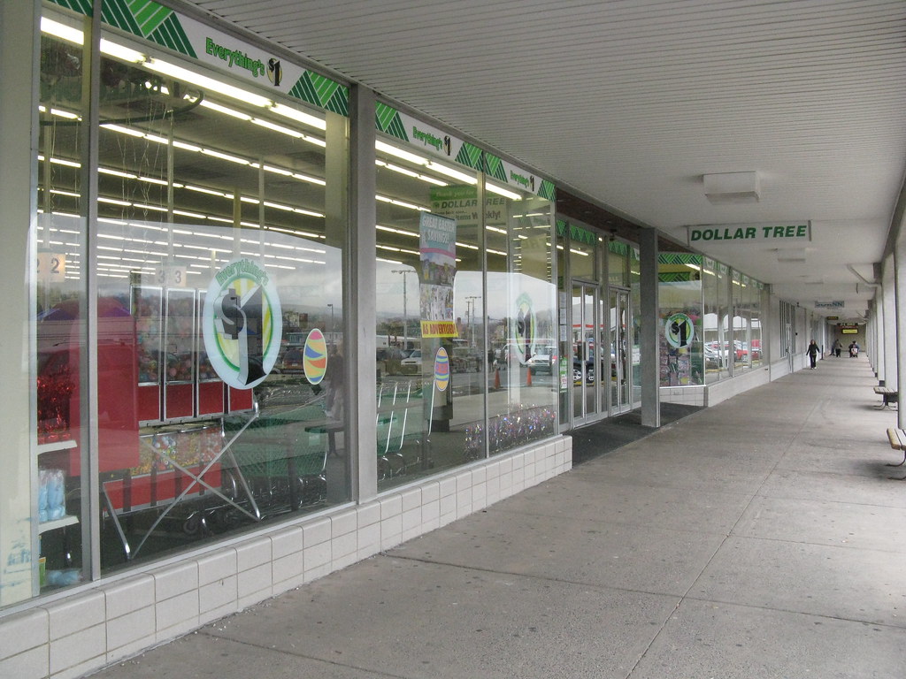 Dollar Tree's storefront from the left at the Pleasant Val… | Flickr