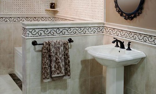 Travertine tile and border accents