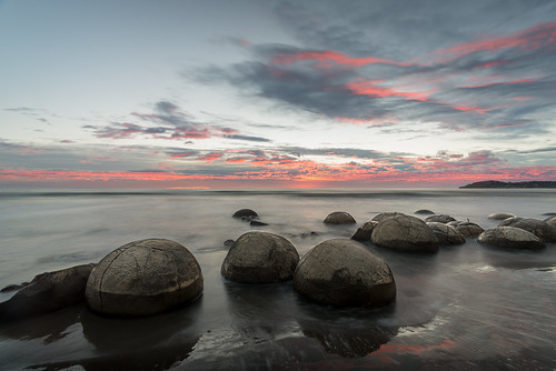 clouds dawn light morerakiboulders newzealand otago rocks sand sea sky stone tide waves cloudy day sunrise caldwell ankh