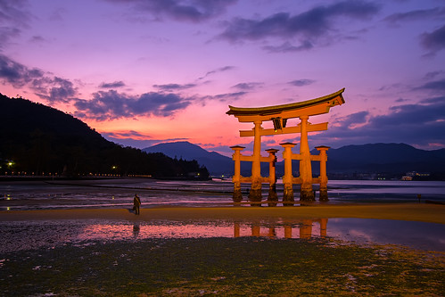 sunset japan reflections gate shrine dusk hiroshima miyajima itsukushimashrine torii hiroshimaprefecture hatsukaichi
