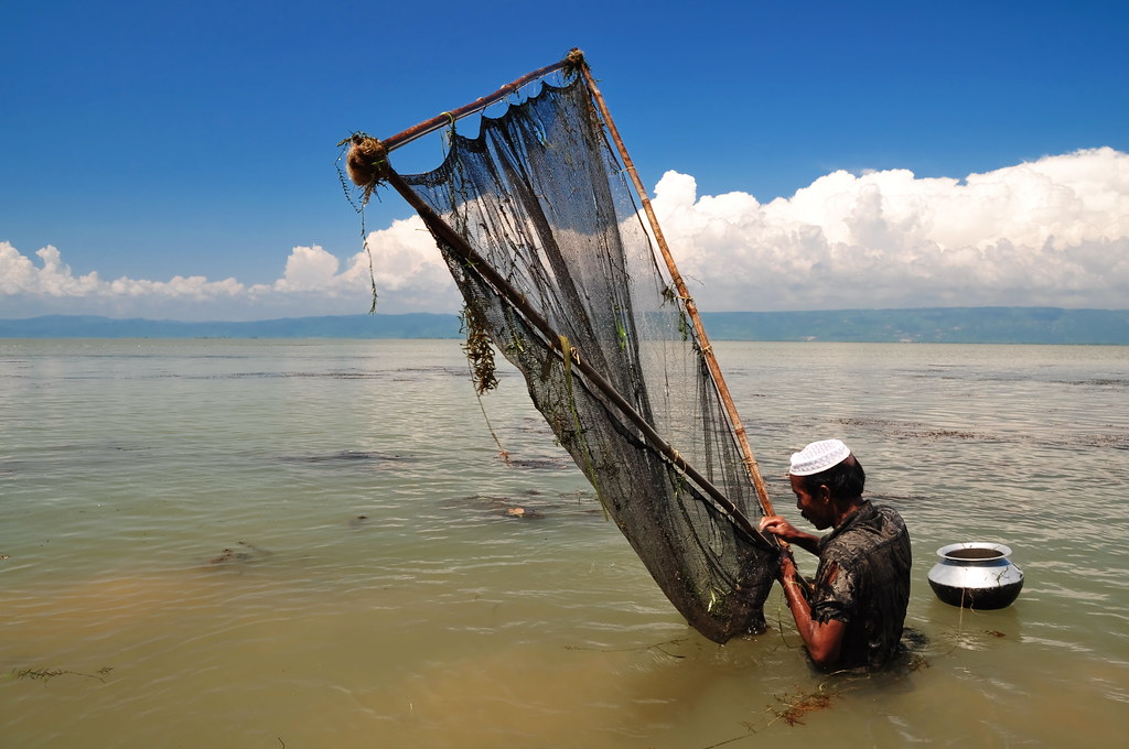 Fishing with a lift net, Bangladesh, . Photo by Balaram Ma…