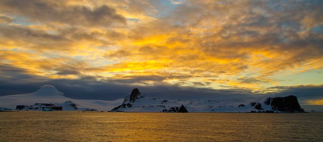 Sunset-Aitcho-island-antarctica