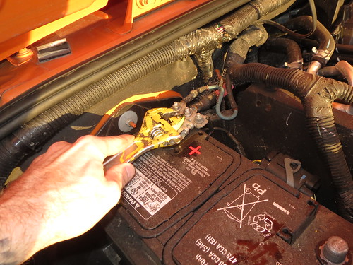 Paso 8: instalación del control de estabilidad / control de tracción / interruptor de apagado ESP de Jeep Wrangler JK 2012
