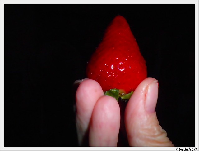 Un fresón tamaño familiar/Family-size strawberry