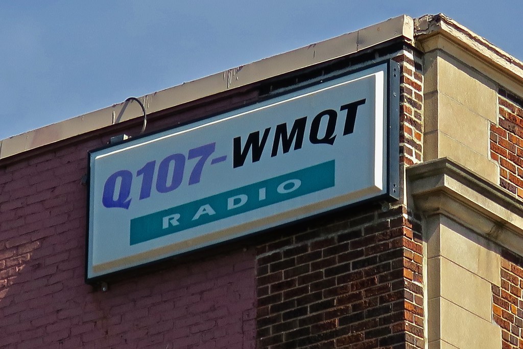 Radio, Marquette, MI | Sign for Q107-WMQT Radio, l… | Flickr