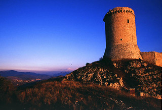 Il mastio del castello di Bominaco, in Comune di Caporciano