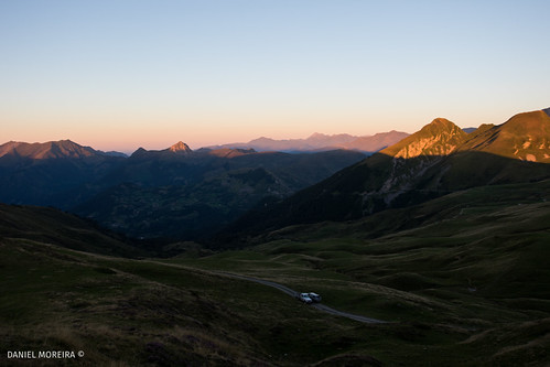 Chatting by Daniel Moreira, Col d'Aubisque, France, August 2016col daubisque top topo mountains montanhas sky céu road estrada c