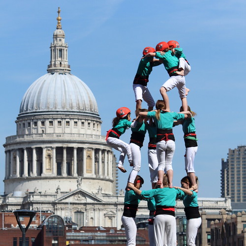 Castellers in London | Castellers de Vilafranca fent una exh… | Flickr
