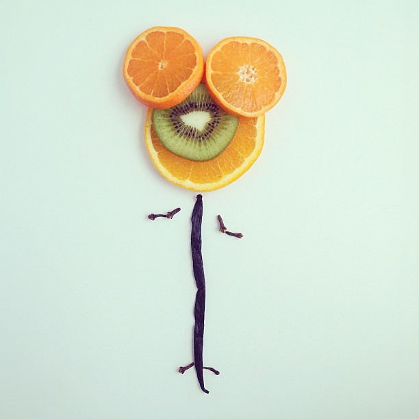 Дарит радость и удачу ... #человекофрукт  #фрукты #манго #мандарин #киви #food  #goodfood #good_food #fruit #Orange #vanilla #carnation