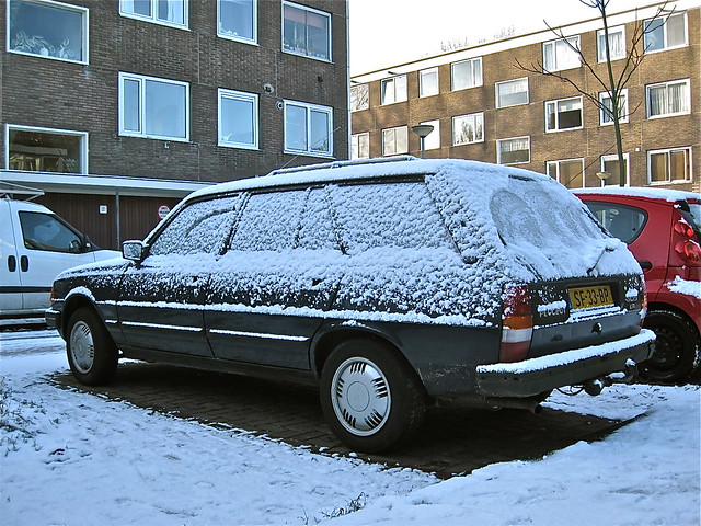 1987 PEUGEOT 305 GR Break in the snow