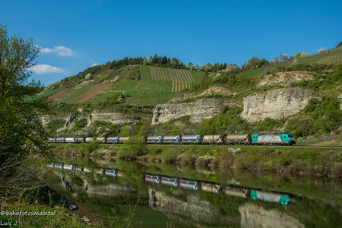 main spiegelung eisenbahnfotographie sncb lineas 186 kesselwagenzug himmelstadt traxx