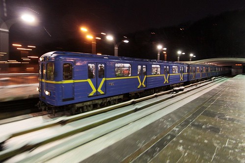 Type 'EЖ' train emerges from the tunnel at Dnipro (Днiпро) station