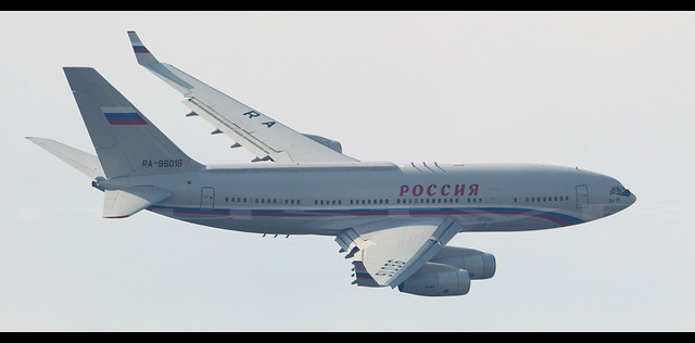 RA-96016 Ilyushin Il-96-300 with President Poetin banking final 36R EHAM Schiphol