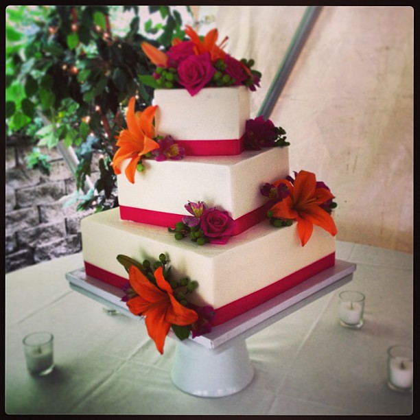 #tropical, #orange, #fuchsia, #rykes, #rykesrocks, #wedding cakes, #offset squares