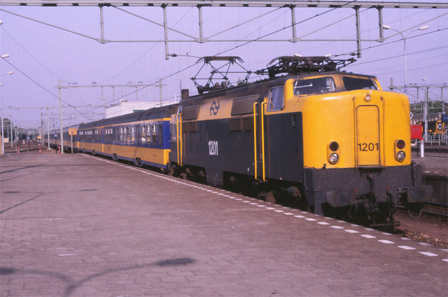 08412105-6070 Eindhoven 21 juni 1989