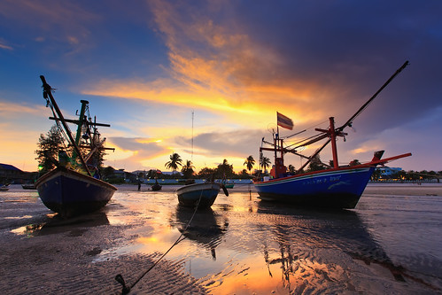 sunset sea sky reflection thailand boats fishing fisherman asia thai fishingboats huahin หัวหิน