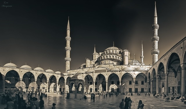 Patio interior de la Mezquita Azul...