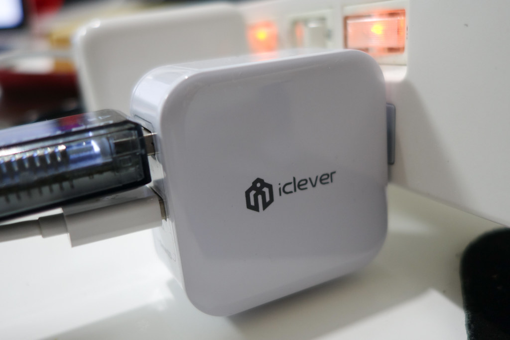 Iclever 2ポート Usb充電器 4 8a 24w 折り畳み式プラグ 海外対応 Iphone スマホ タブレッ Flickr