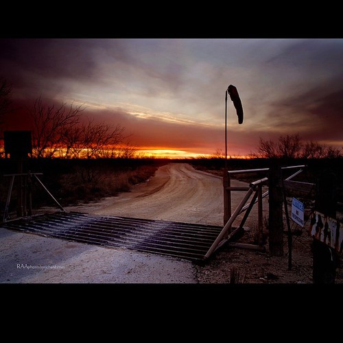 Final copy. #sunset #west #texas #westtexas #odessa  #photosbyrichard  @skyddiction @bns_sky @picture_to_keep @waycoolshots @nature @ilovetexasphoto @instagramtexas by acosta_tx, square squareformat iphoneography instagramapp uploaded:by=instagram