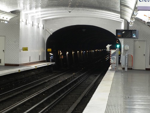 Metro "Saint-Sebastien - Froissart"
