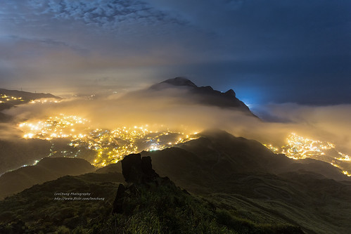 1740l 580m 588m 6d blackcard ef1740mmf4lusm jinguashi jioufen jiufen landscape mtkeelung newtaipeicity ruifang shuinandong steamfog taiwan clouds fog mountain seaofclouds 中低海拔山區 九份 台灣 台灣影像 基隆山 大肚美人山 平流霧 新北市 東北角 水氣 水湳洞 水金九 琉璃光 瑞芳 瑞芳區 茶壺山 金瓜石 雲 雲海 風景攝影 黑卡 shueijinjiou